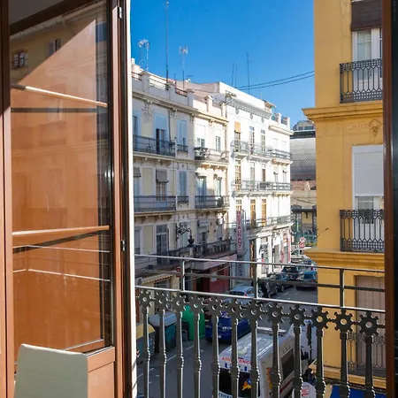 Singularstays Center Apartment