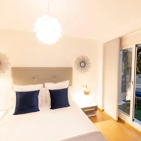Singularstays Center Apartment *