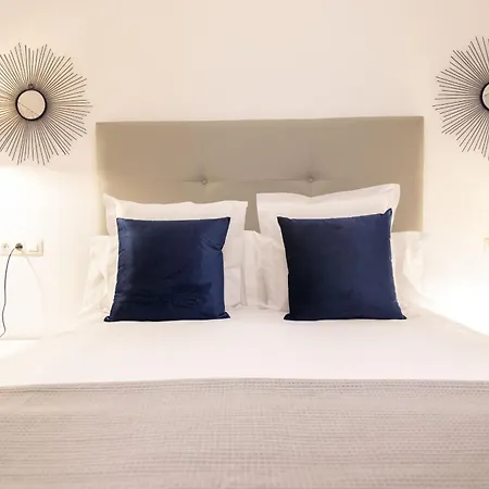 Singularstays Center Apartment *