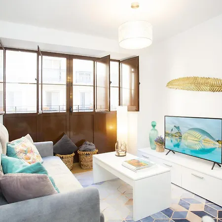 Singularstays Center Apartment *