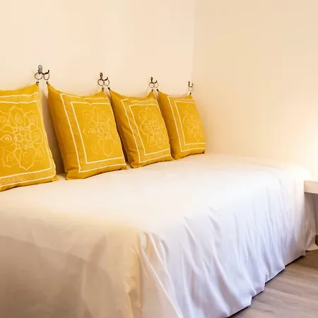 Singularstays Center Apartment *