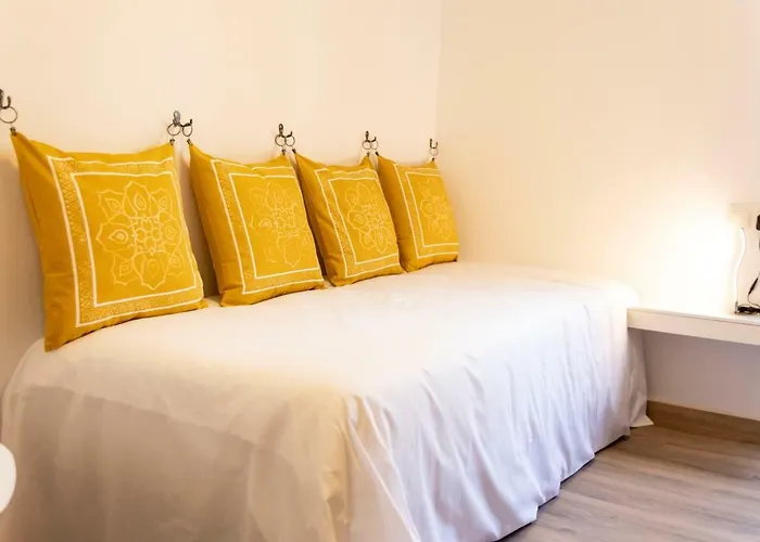 Singularstays Center Apartment *