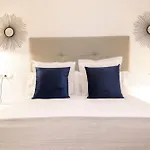 Singularstays Center Apartment *