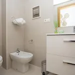 Singularstays Center
