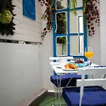 Singularstays Center Apartment *
