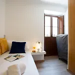 Singularstays Center Apartment