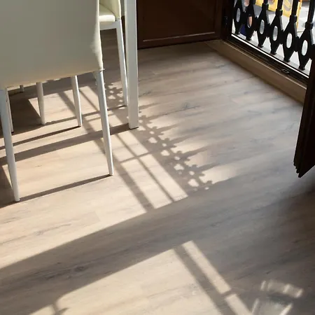Singularstays Center *